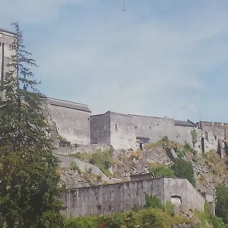Du Château 2*